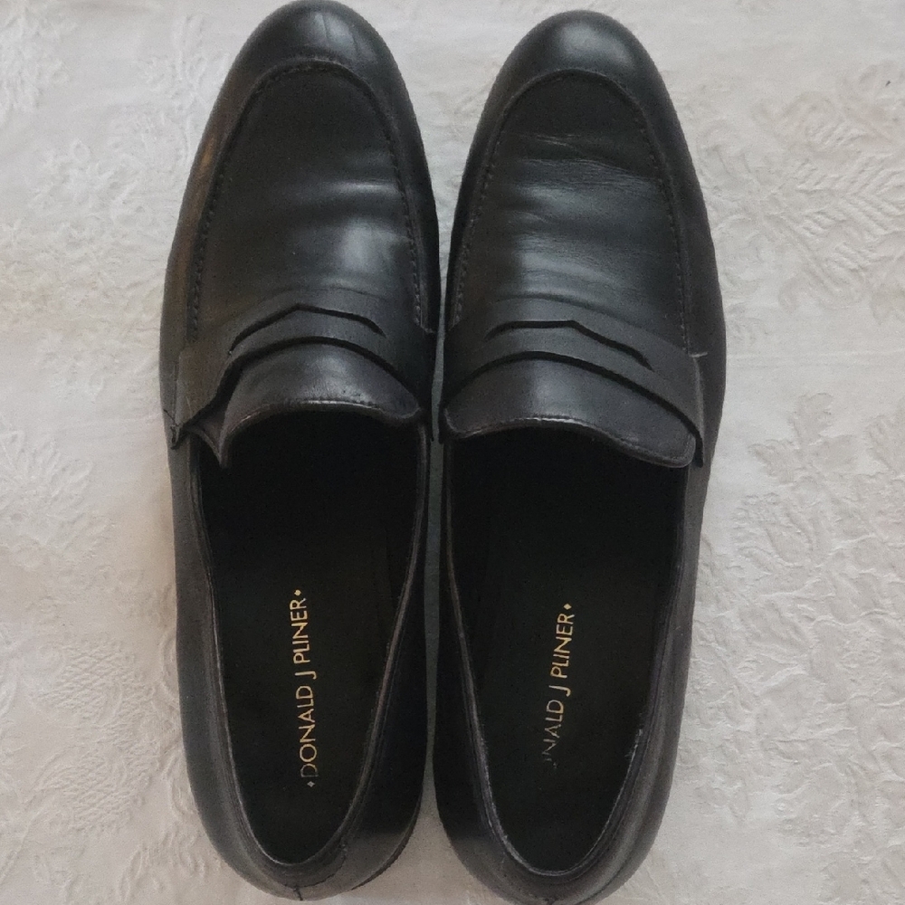 Donald Pliner Elegant Black Leather Loafers.  Men's 12